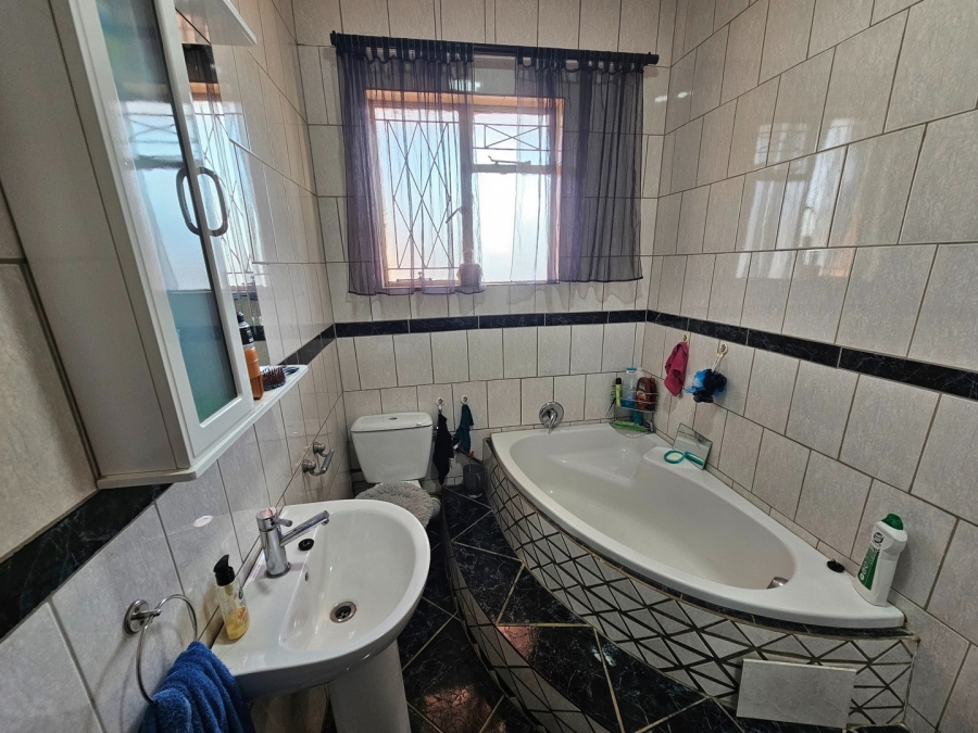 3 Bedroom Property for Sale in Navalsig Free State